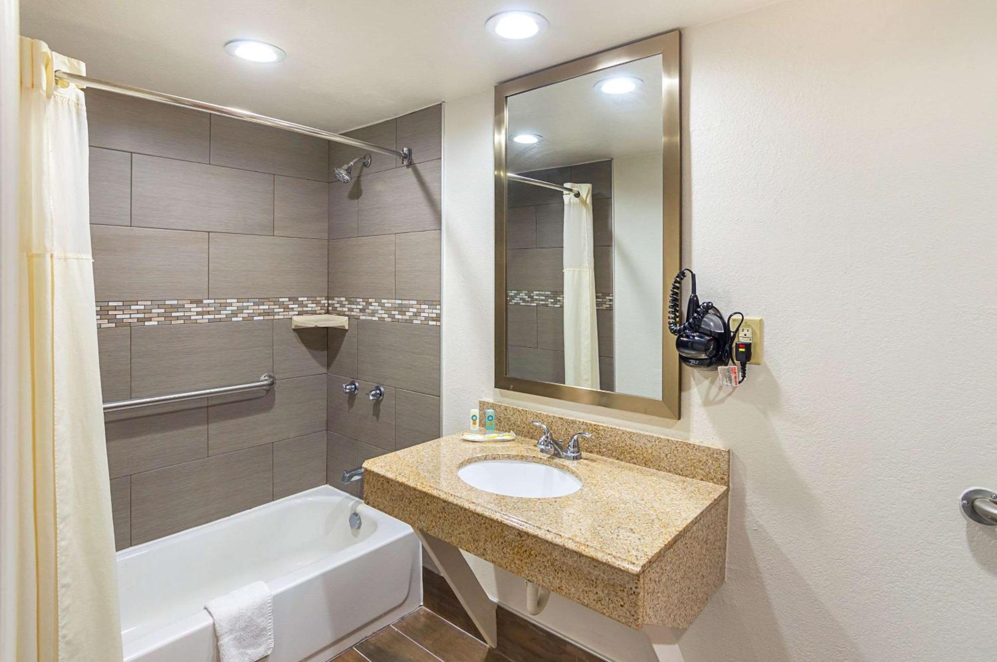 Mini-hôtel Quality I-40 East 3*